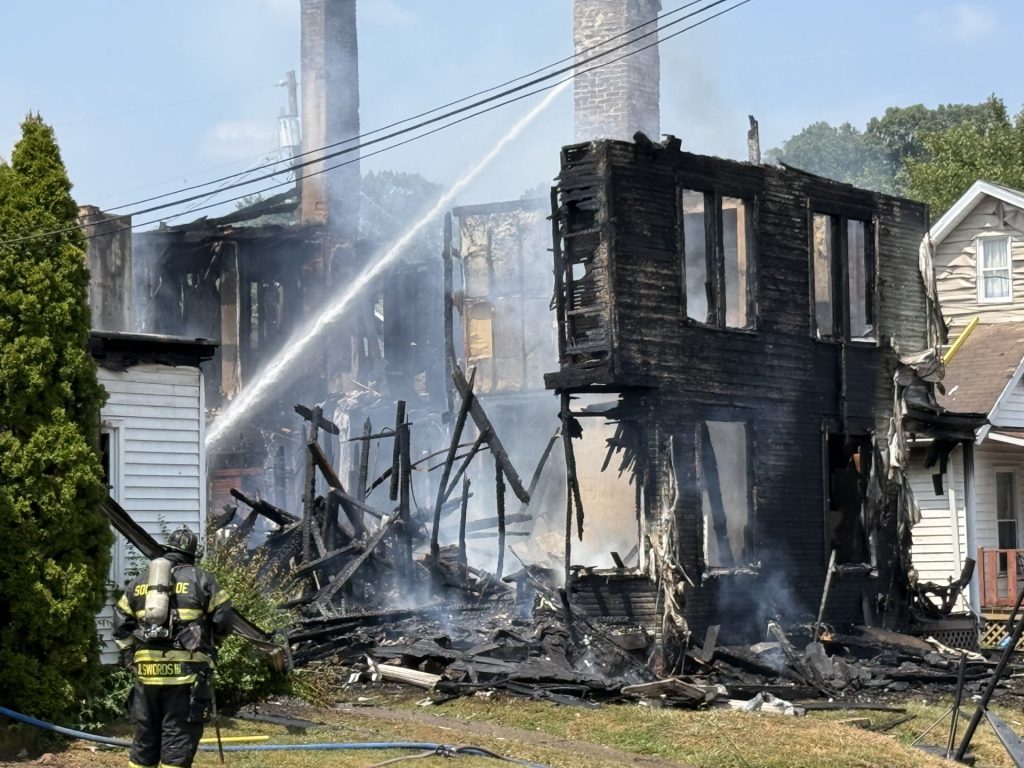 Apartment building, six homes damaged in Washington County fire ...